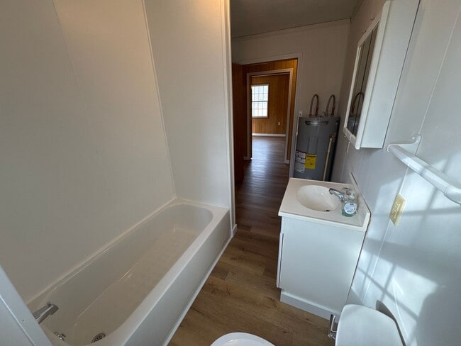 Building Photo - House in Grand Rivers