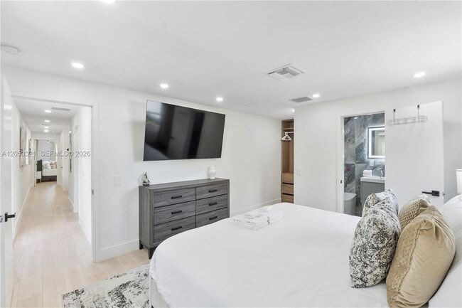 Building Photo - 3261 Seaward Dr