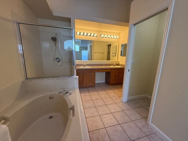 Building Photo - Beautiful Lake Mary 4 Bedroom home in Gate...