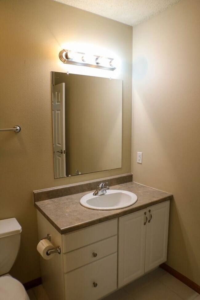 Building Photo - $2,695 | 4 Bedroom, 3.5 Bathroom Multi Flo...