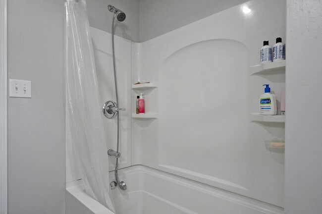 Building Photo - 2422 S Kickapoo Ave