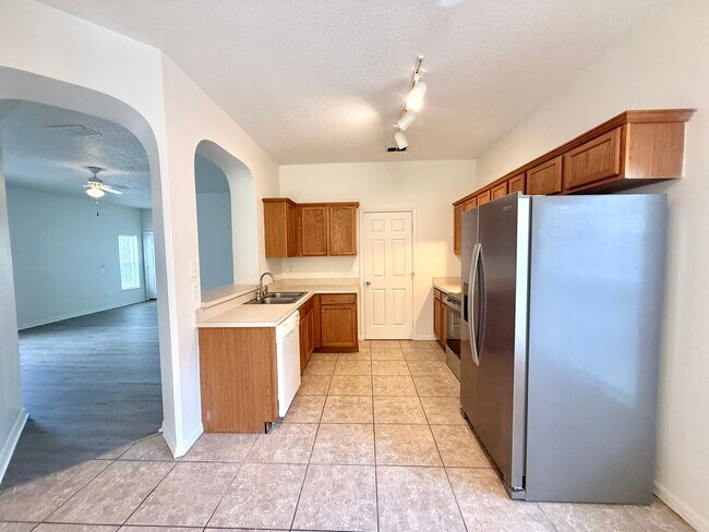 Building Photo - Nice 4/2 Two-Story Home in Seminole County...