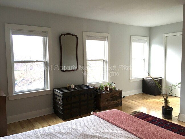 Building Photo - 5619 E Liberty Blvd