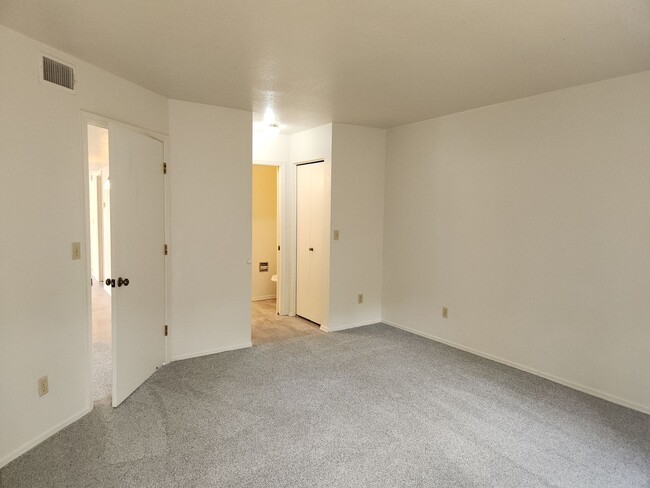Building Photo - Three Bedroom at Green Valley Park