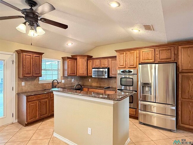 Building Photo - 1347 Oakwood Cir