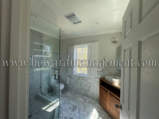 Building Photo - Private and Cozy 4 Bedroom Home located in...