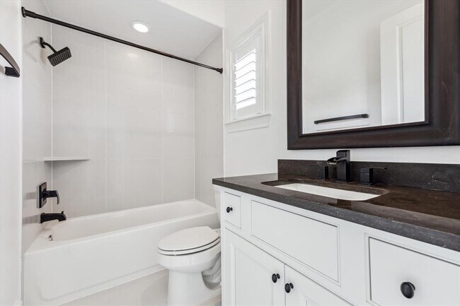 Building Photo - 3850 Glen Arbor Dr