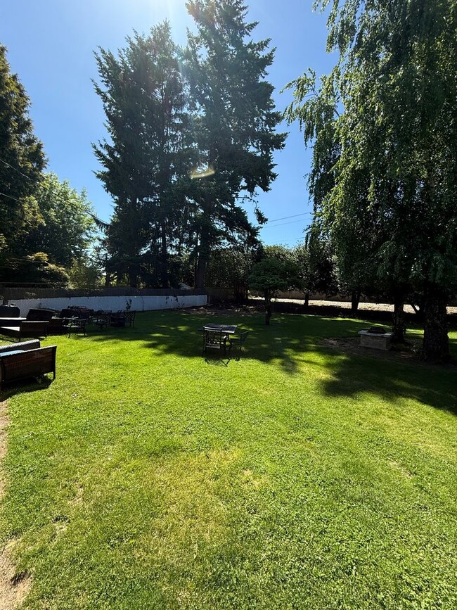 Building Photo - Entertainer’s Dream in NE Portland – Fully...