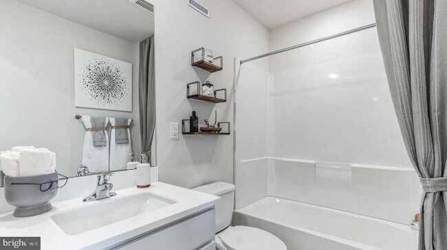 Building Photo - 273 Macoun Way