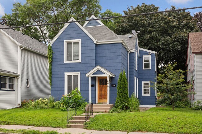 Building Photo - 1505 4th St NE