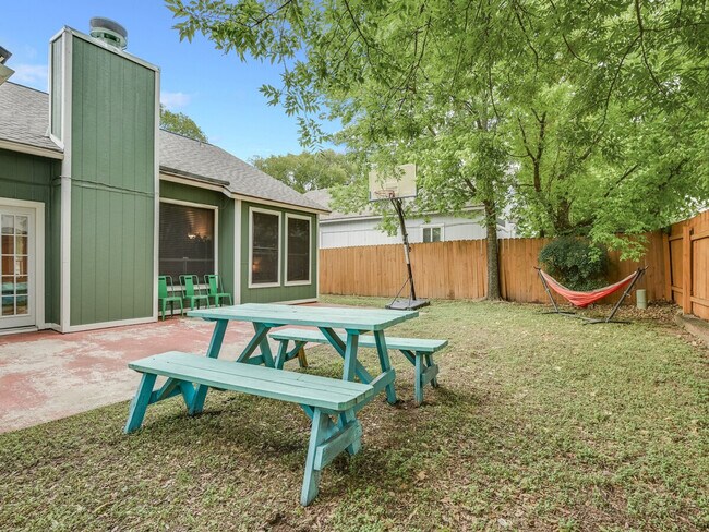 Building Photo - 14608 Town Hill Dr