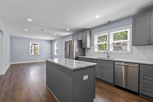 Building Photo - Beautiful 2 bedroom, 1 bath home near Downtown Durham, High-end Finishes and fenced-in backyard!