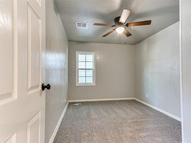 Building Photo - 3220 NE 14th Pl