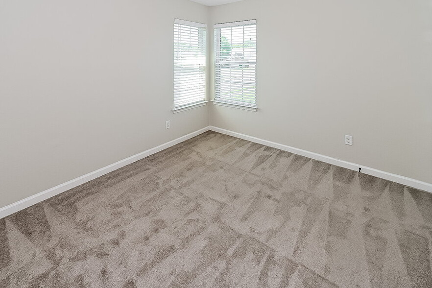 Building Photo - 7356 Green Ash Dr