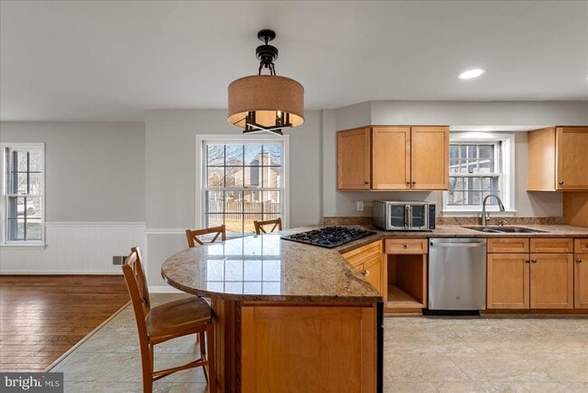 Building Photo - 641 W Country Club Dr