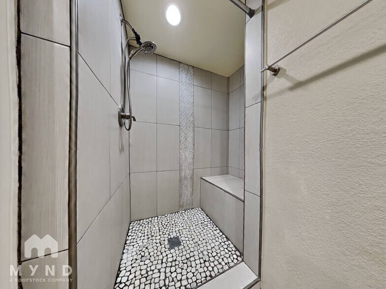 Building Photo - 3233 W Avior Dr