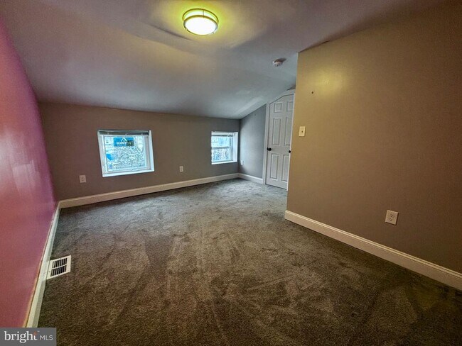 Building Photo - 4 3rd St