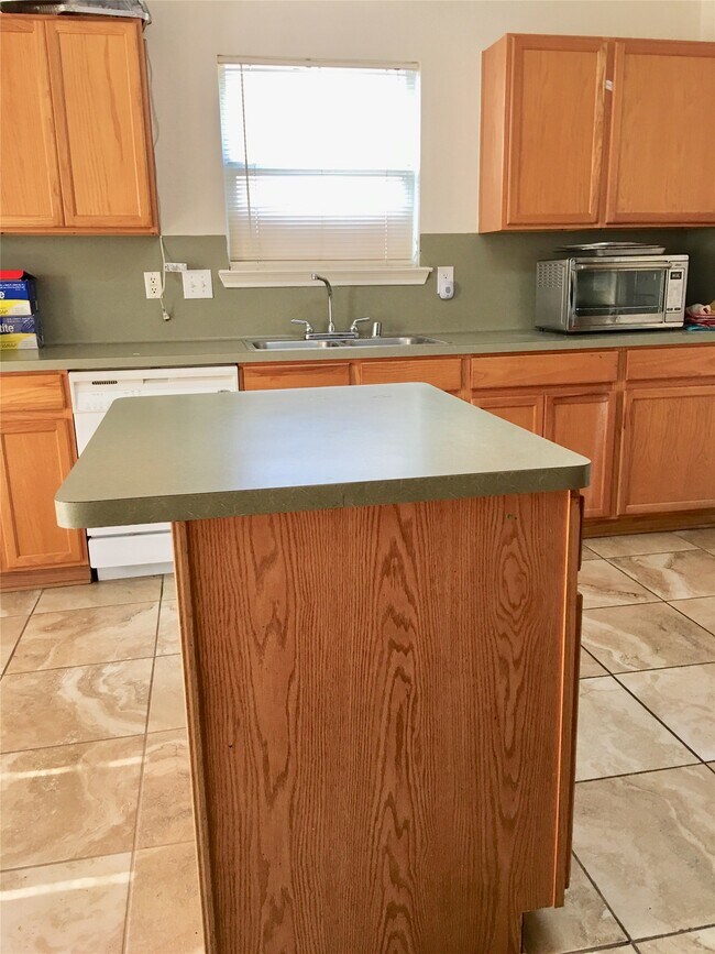 Building Photo - 5707 Highbury Ct