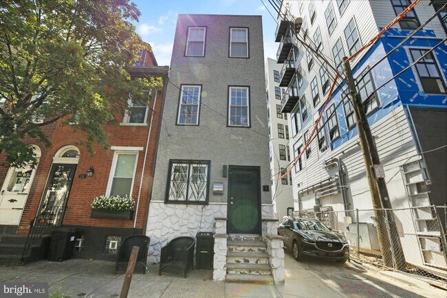 Building Photo - 112 E Allen St