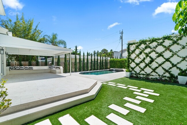 Building Photo - 224 10th St