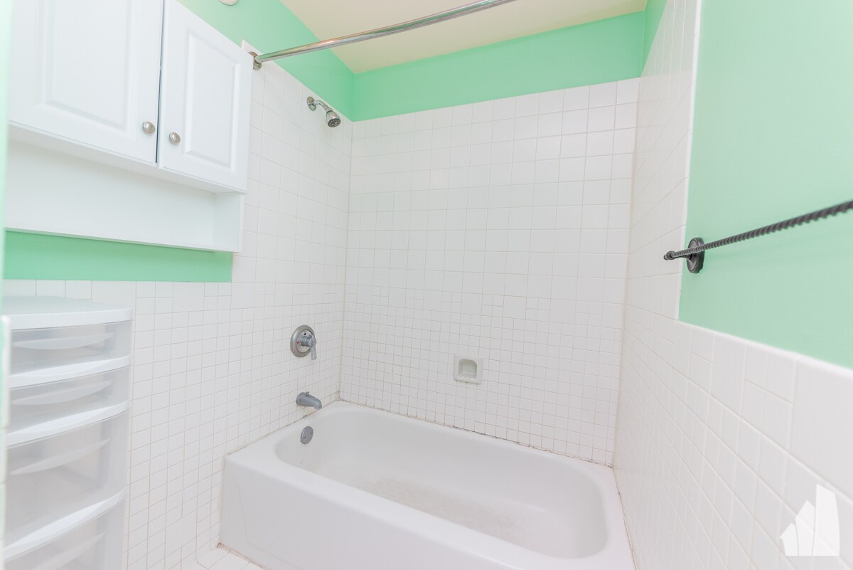 Building Photo - 40 E 9th St