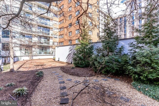 Building Photo - 955 26th St NW