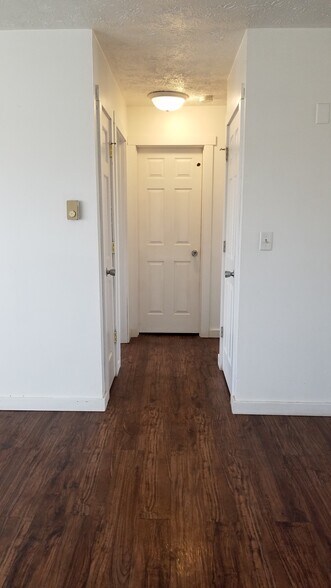 Passage to Full Bathroom & Bedrooms - 1227 Hilltop Dr