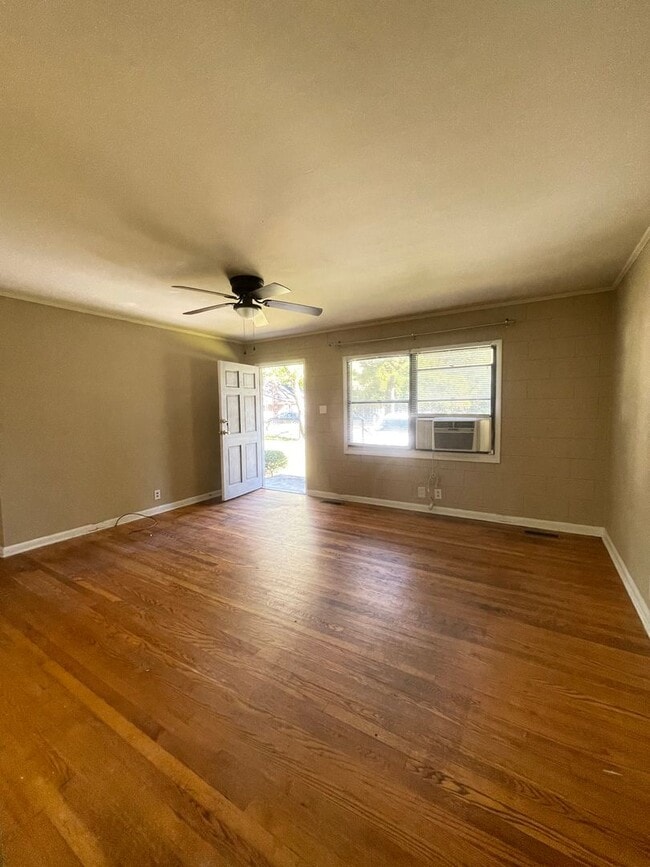 Building Photo - 5137