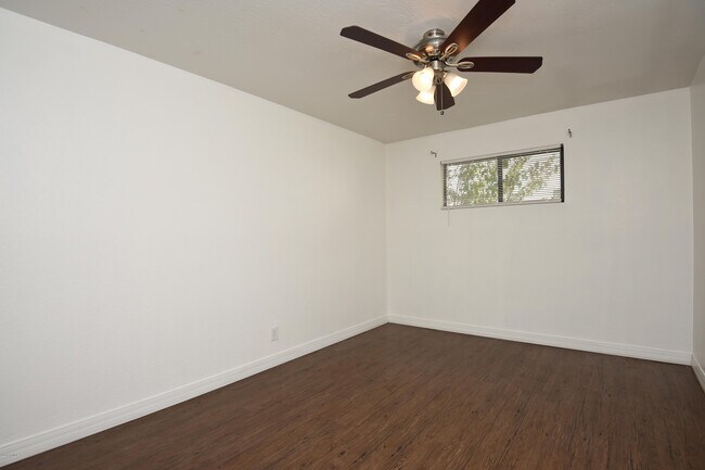 Building Photo - 502 E Mariposa St