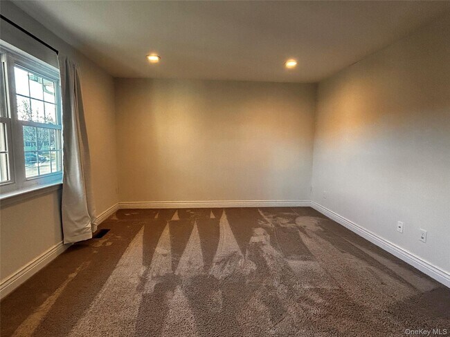 Building Photo - 276 Temple Hill Rd