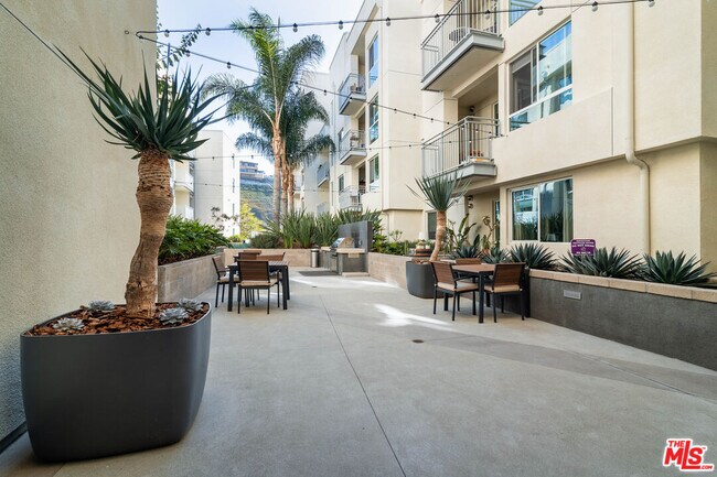 Building Photo - 12655 Bluff Creek Dr