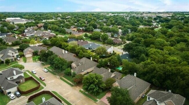 Building Photo - Beautiful 4 Bedrooms, 2.5 baths property i...