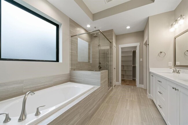 Building Photo - 1119 E 27th St