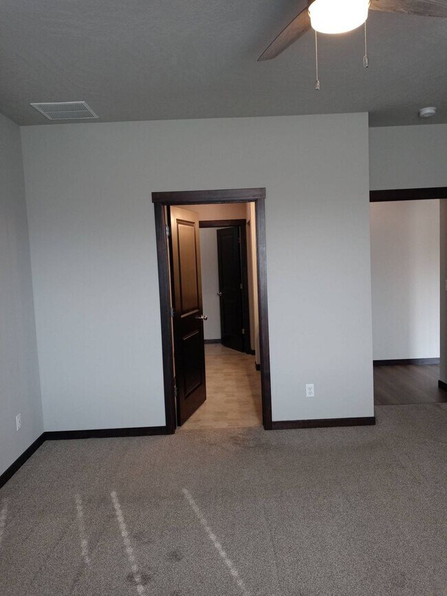 Building Photo - Beautiful 3-bedroom, 2-bath home at Woodbr...
