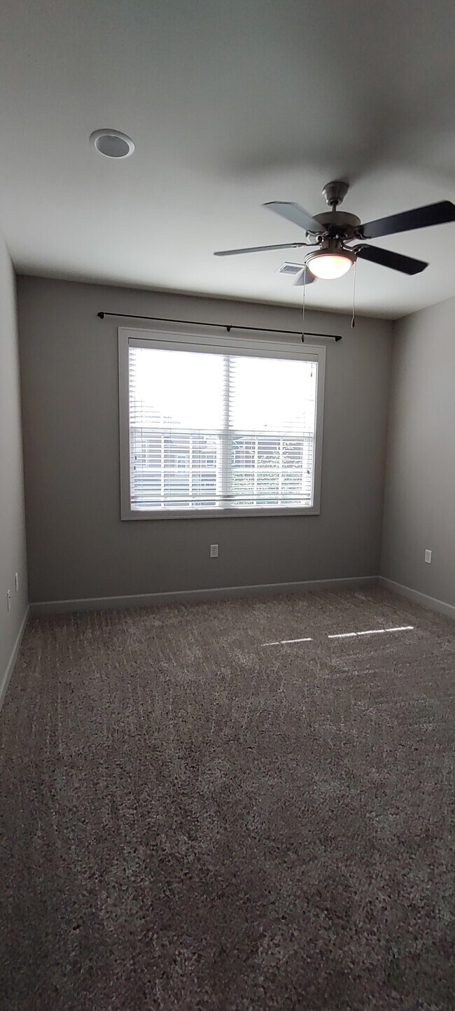 Building Photo - 15881 Valley View Dr