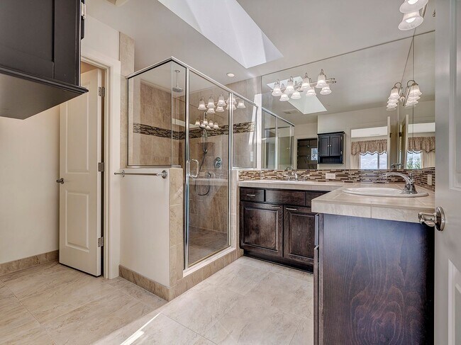 Building Photo - Mukilteo Townhome