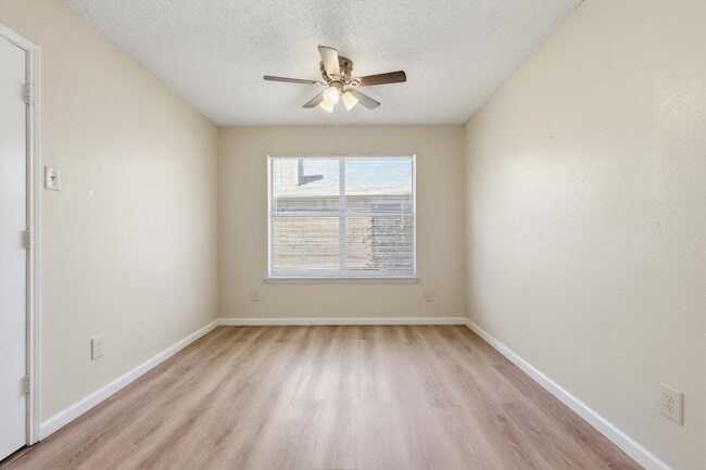 Building Photo - 1234 Roan Dr