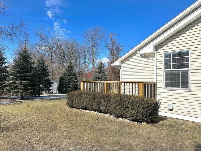 Building Photo - 460 Fox Ln