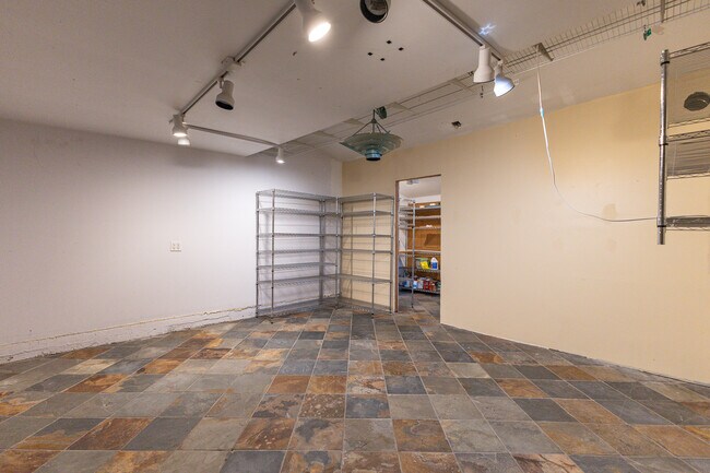 Building Photo - 3418 Greensward Rd