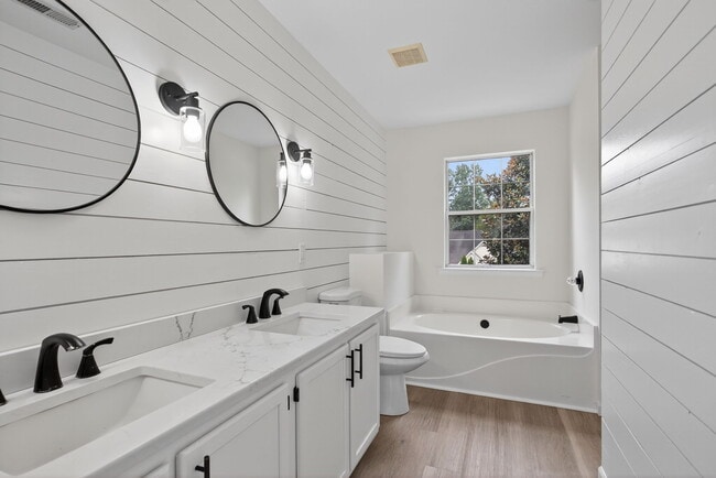 Building Photo - 3881 Shenandoah Dr