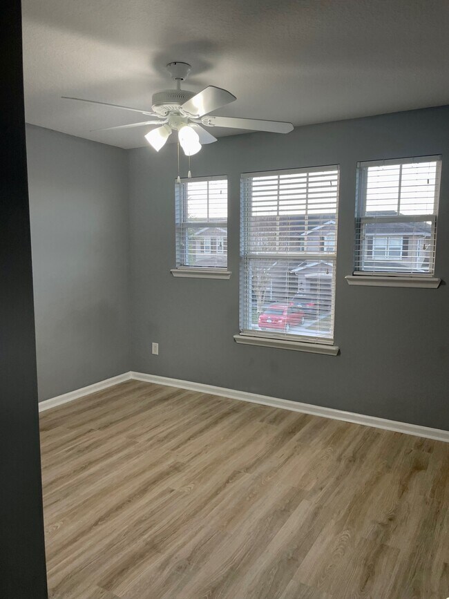 Building Photo - 300 Volterra Plz