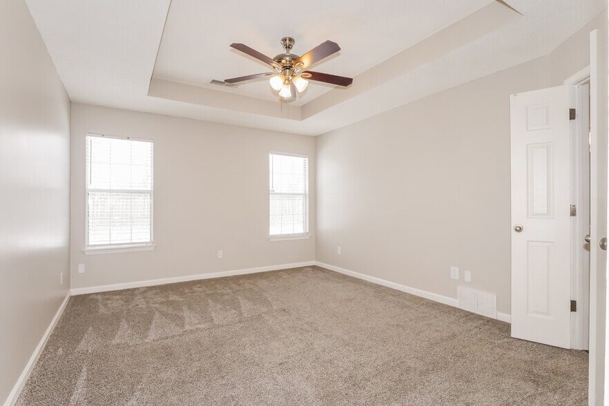 Building Photo - 8432 Creek Front Dr