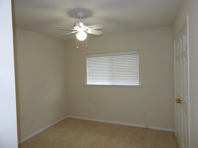 Building Photo - 2041 Rain Dance Loop