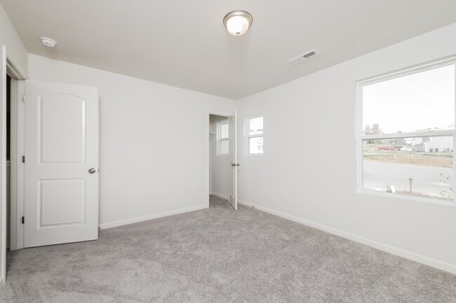 Building Photo - 6386 Century Ln