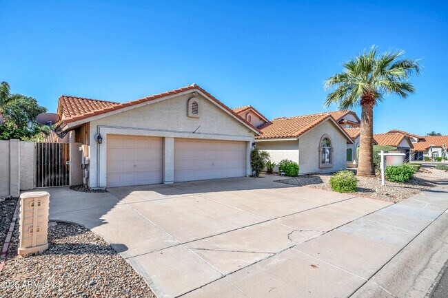 Building Photo - 5639 E Aire Libre Ave