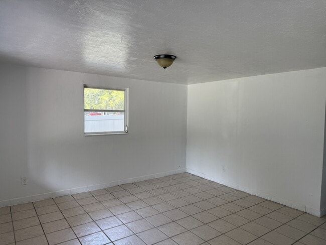 Building Photo - 1110 NW 17th Ave