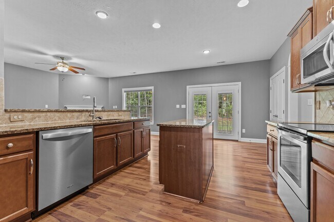 Building Photo - 768 Riverbirch Dr