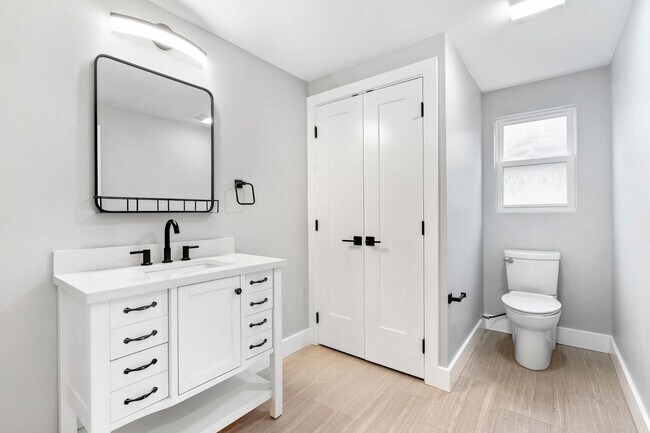 Building Photo - Beautifully Renovated 3 Bed/2.5 Bath Home in Mt Washington - Convenient Location