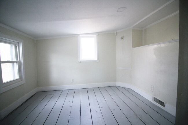 Building Photo - 165 W Main St