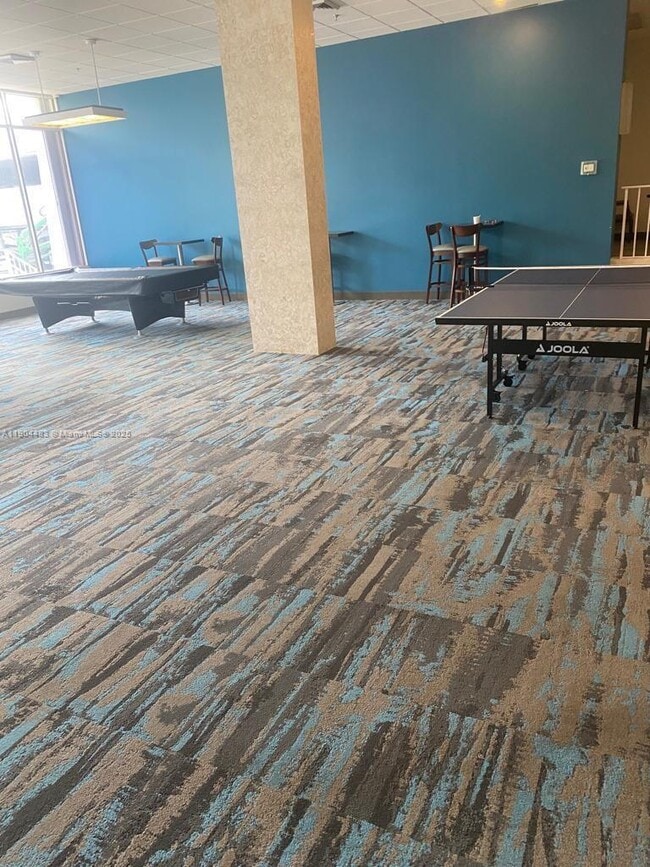 Building Photo - 100 Bayview Dr